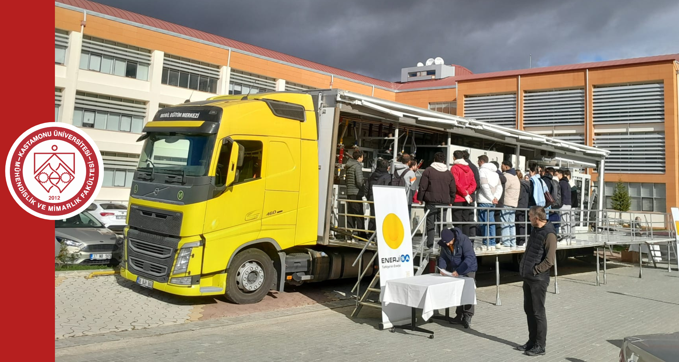 Enerjisa Eğitim Tırı MMF'deydi