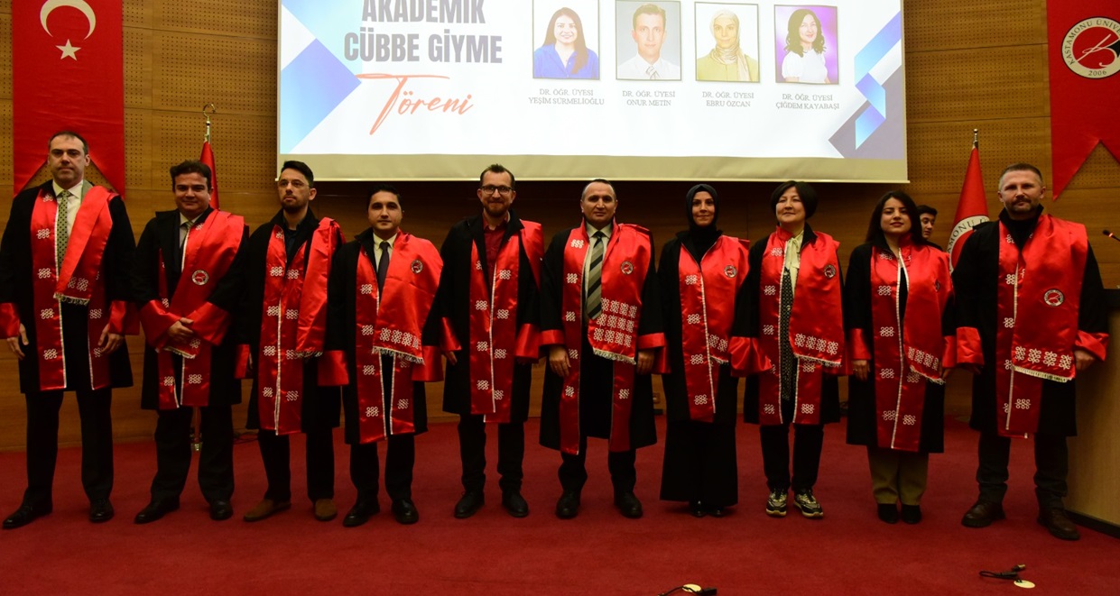 Üniversitemizde “2025 Yılı Akademik Cübbe Giyme ile Başarı, Teşvik ve Ödül Töreni” Gerçekleştirildi